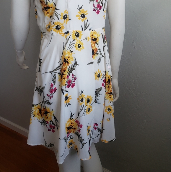 Express Mini Dress | Floral | Color: White/Yellow | Size: M |  - Picture 5 of 6